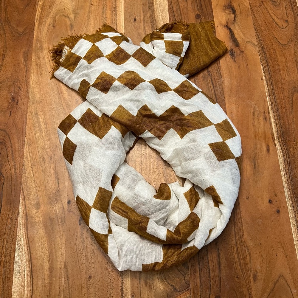 Checker Pattern Lightweight Accessory Scarf - Picture 4 of 8
